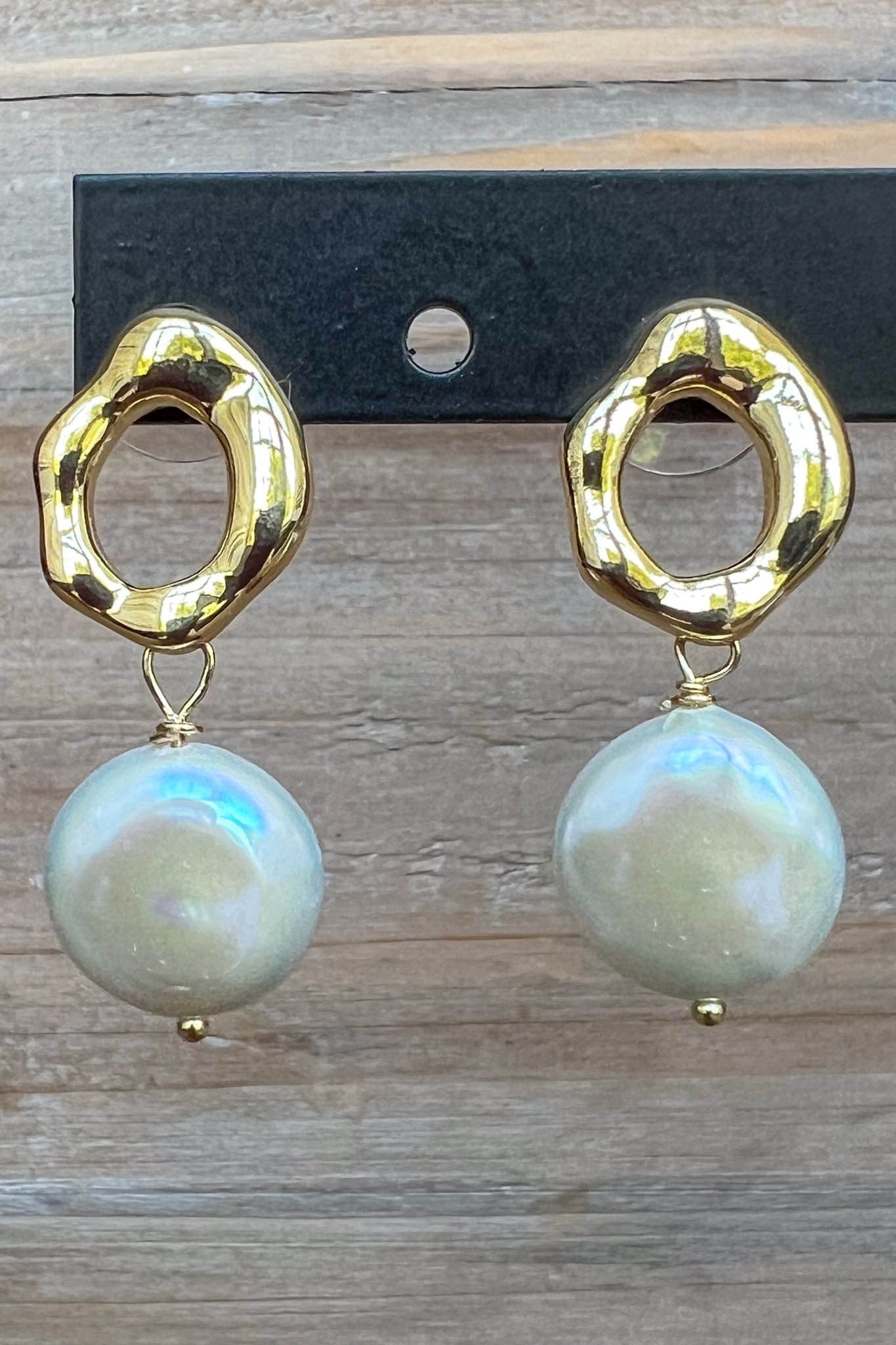 Natural Pearl and Goldtone Dangle Earring