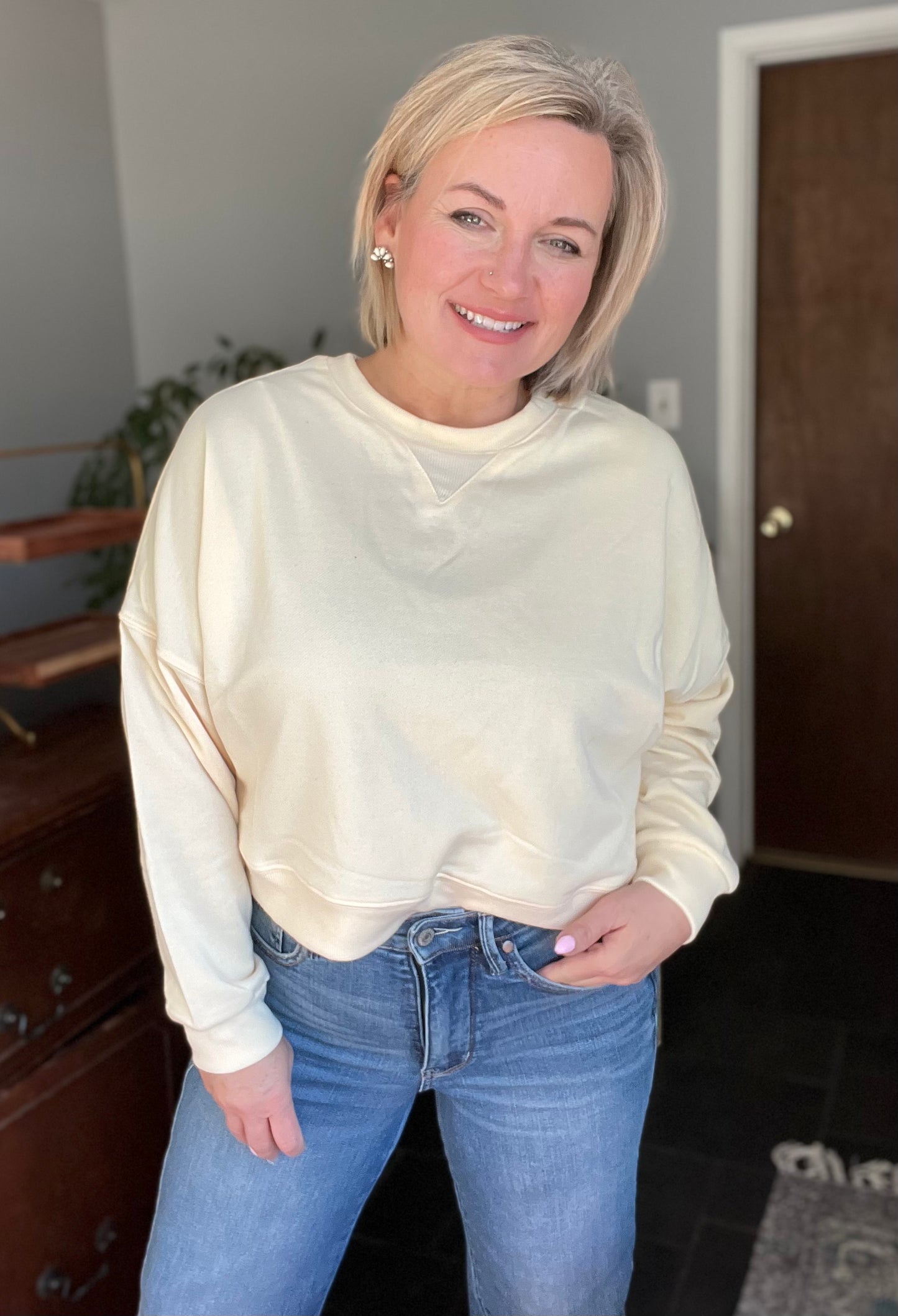 Butter Cream Cropped sweatshirt