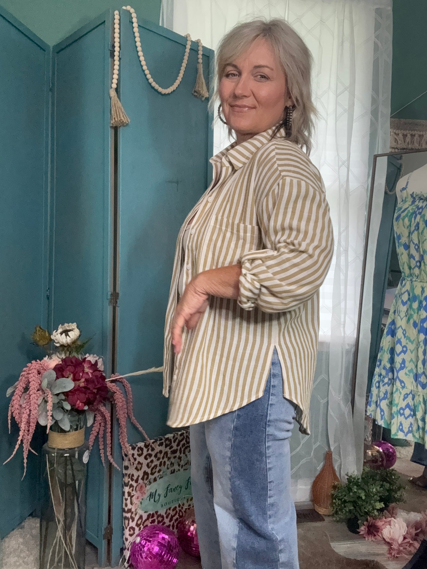 Coastal Cool Roll Sleeve Button-Down – Taupe Neutral Tones