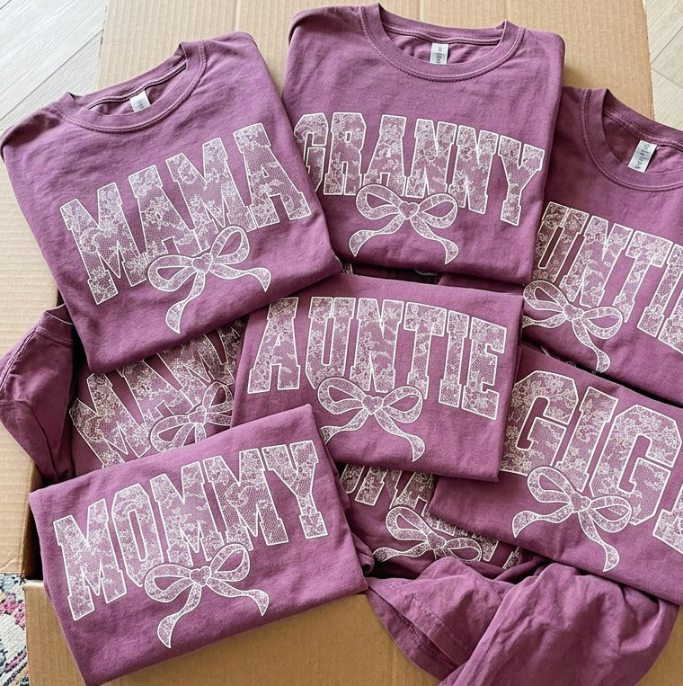 Mama - Auntie - Lace Names Graphic Tee in Berry