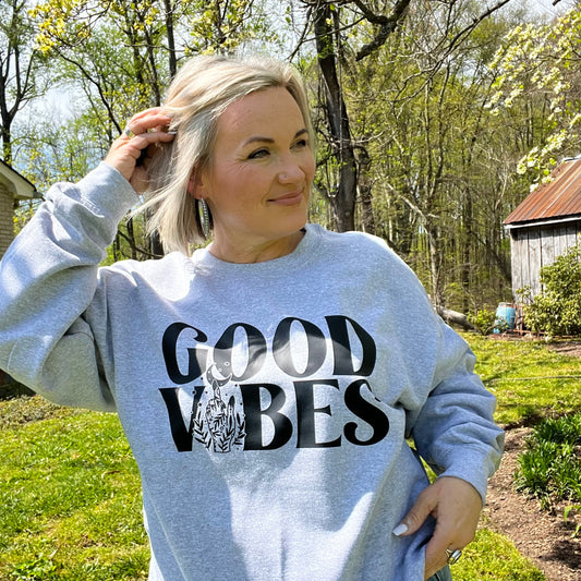 Good Vibes sweatshirt classic grey crewneck