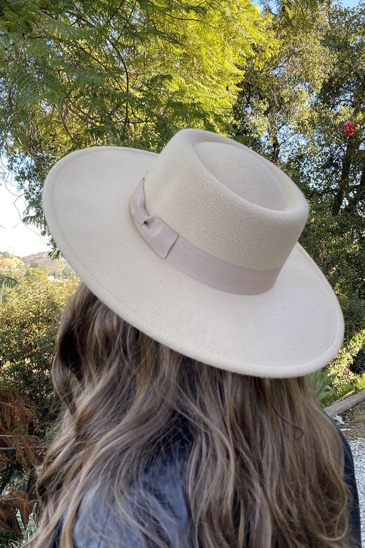 Wide brim Boater Hat in Ivory