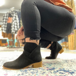 Hey Girl Black ankle bootie