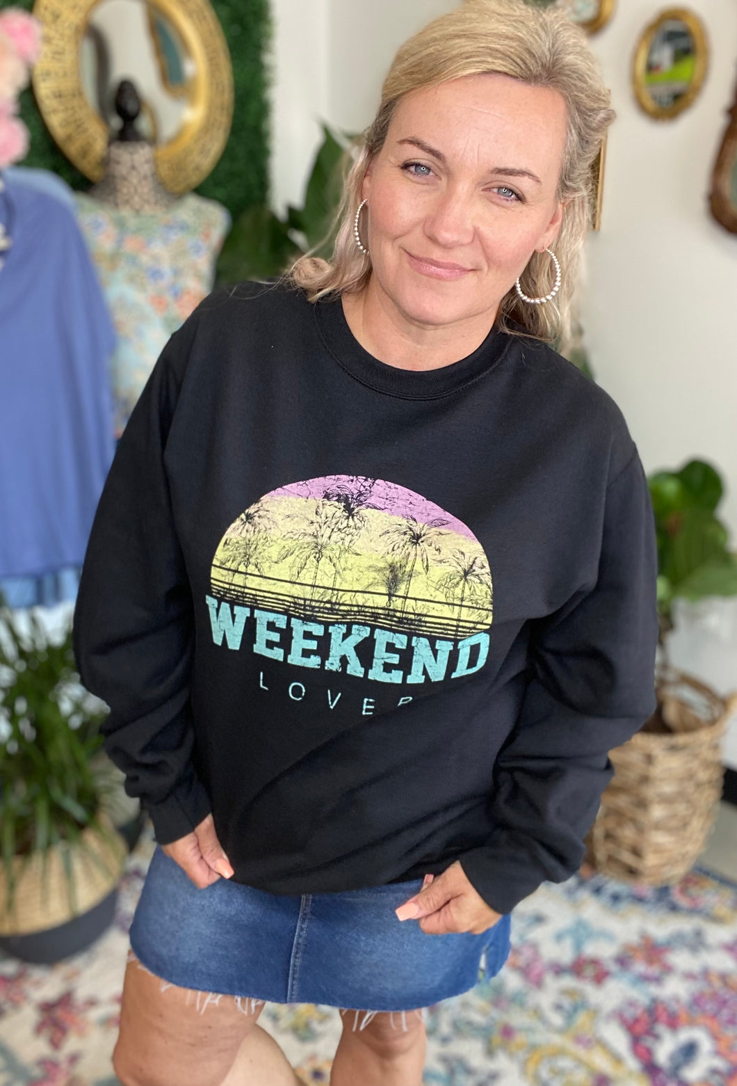 Weekend Lover black Graphic Sweatshirt