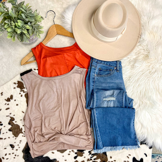 Sleeveless front twist crop